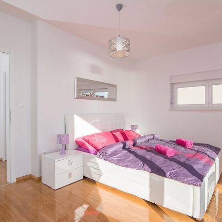 Апартаменты Fucshia Dreams, Brand New Penthouse For 8 Новалья Экстерьер фото