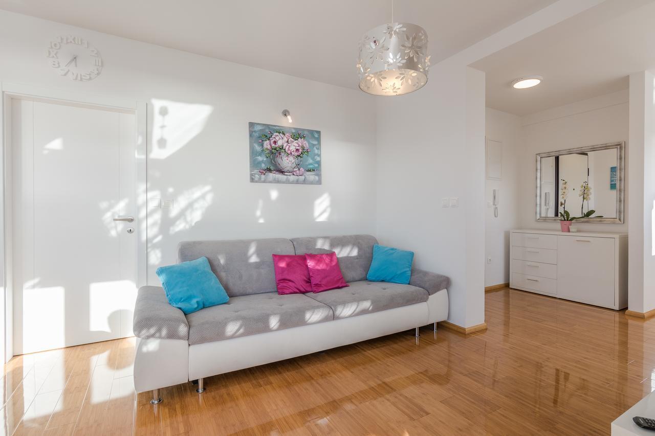 Апартаменты Fucshia Dreams, Brand New Penthouse For 8 Новалья Экстерьер фото